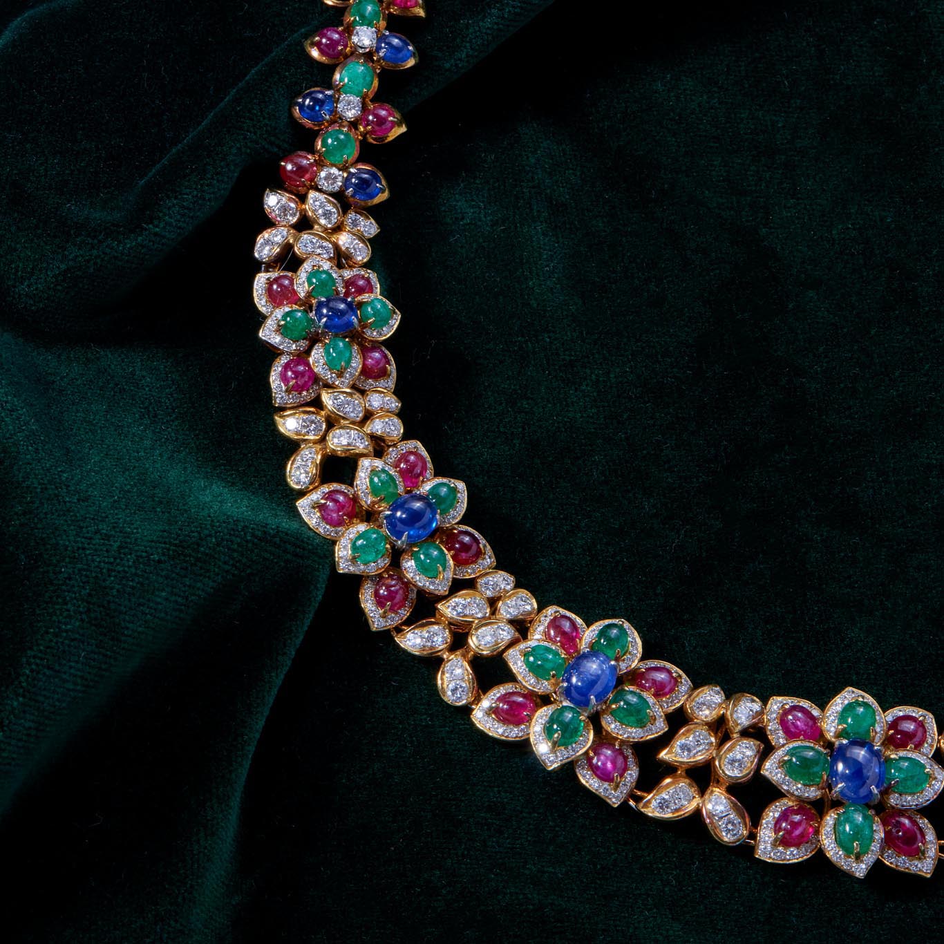 flower necklace with jewels
