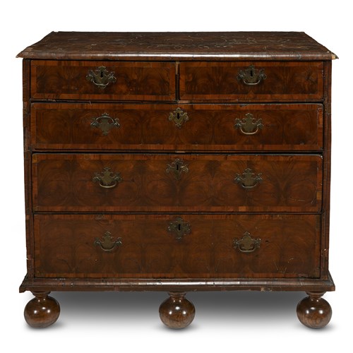 Lot 51 - A QUEEN ANNE OYSTER VENEERED WALNUT CHEST OF DRAWERS