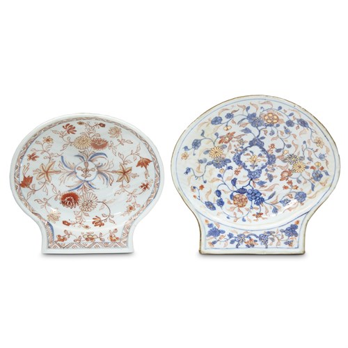 Lot 61 - Two Chinese Export 'Imari' porcelain shell-form dishes