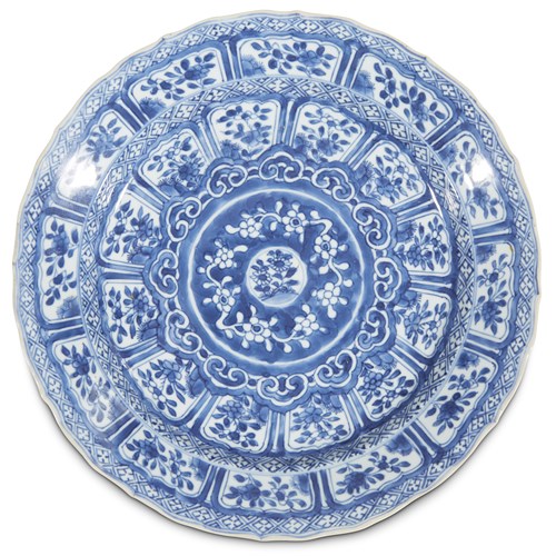Lot 115 - A Chinese blue and white porcelain "Floral Medallion" dish