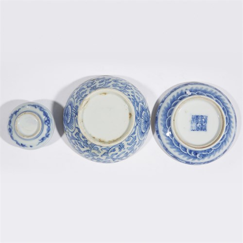 Lot 215 - A group of three Chinese blue and white circular covered boxes