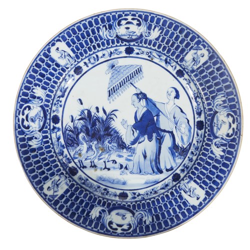 Lot 118 - A Chinese export blue and white "Dame au Parasol" large dish