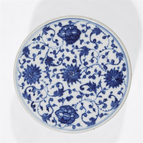 Lot 160 - A Chinese "soft-paste" porcelain blue and white circular covered box