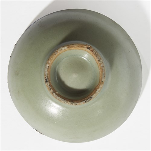 Lot 48 - A small Longquan celadon teabowl