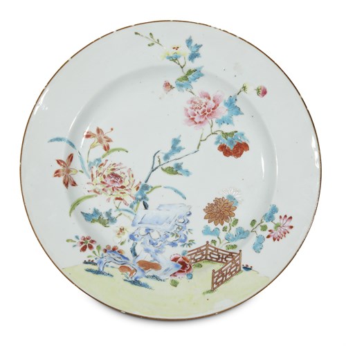 Lot 130 - A set of nine Chinese export porcelain famille rose-decorated plates