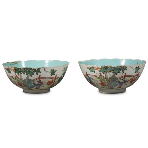 Lot 171 - A matched pair of Chinese famille rose-decorated porcelain bowls