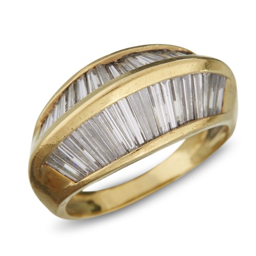 Lot 59 - An eighteen karat gold and diamond ring