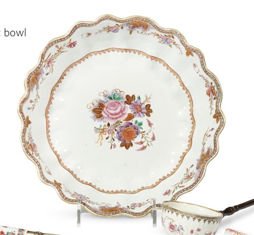 Lot 60 - Chinese Export porcelain famille rose scalloped and lobed bowl