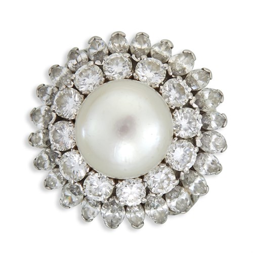 Lot 127 - A cultured pearl, diamond, and platinum ring