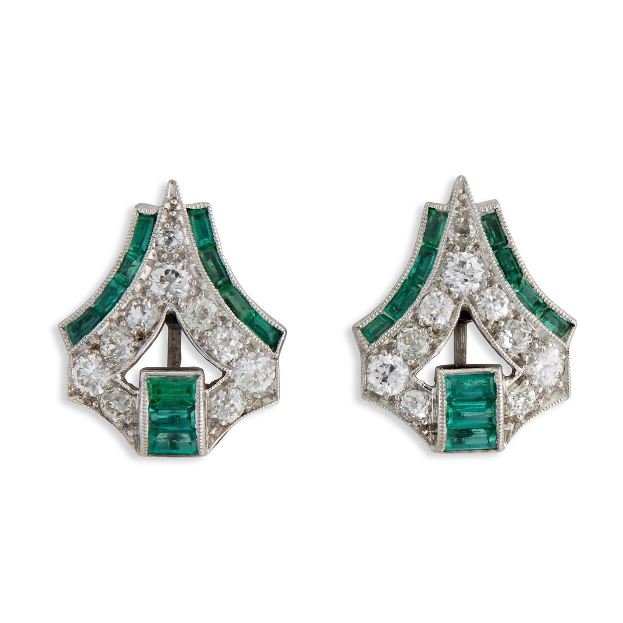 Lot 17 - A pair of emerald, diamond, and platinum ear clips