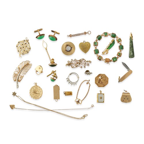 Lot 80 - A group of gold items