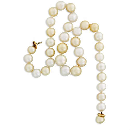 Lot 21 - A cultured pearl and eighteen karat gold necklace