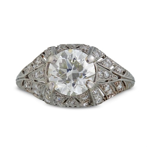 Lot 116 - A Belle Époque diamond ring