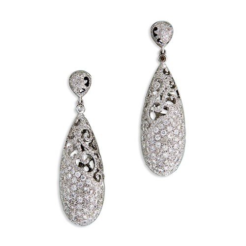 Lot 138 - A pair of diamond and eighteen karat white gold pendant earrings