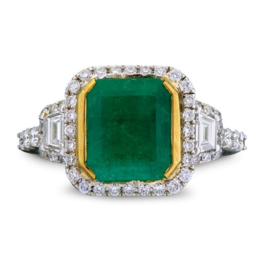 Lot 38 - A Colombian emerald, diamond, and eighteen karat white gold ring