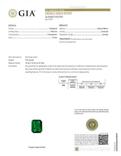 Lot 49 - An emerald, diamond, and eighteen karat white gold ring