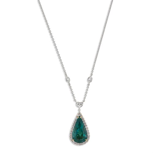 Lot 51 - An emerald, diamond, and eighteen karat white gold pendant and chain