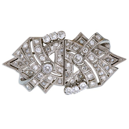 Lot 97 - A diamond and platinum brooch