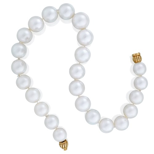 Lot 140 - A semi-baroque South Sea cultured pearl and eighteen karat gold necklace
