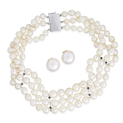 Lot 84 - A baroque cultured pearl necklace with earrings