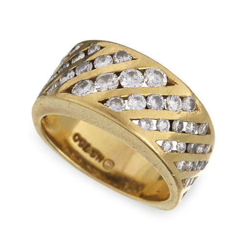 Lot 53 - An eighteen karat gold and diamond ring