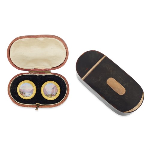 Lot 15 - A pair of eighteen karat gold and porcelain cufflinks with a tortoise shell box