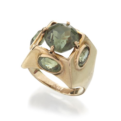 Lot 97 - An alexandrite and fourteen karat gold ring
