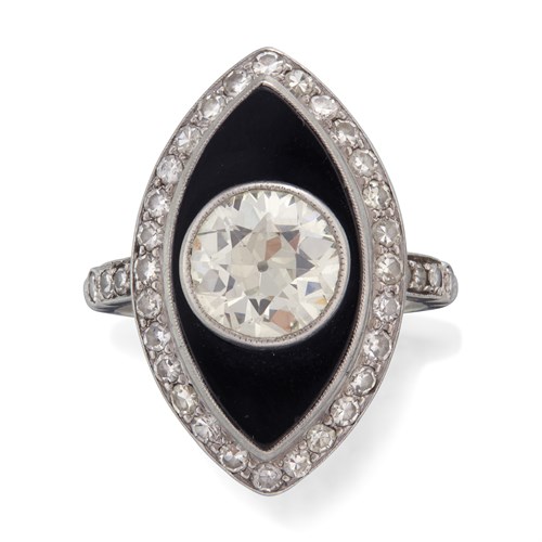 Lot 183 - A diamond, onyx, and platinum ring