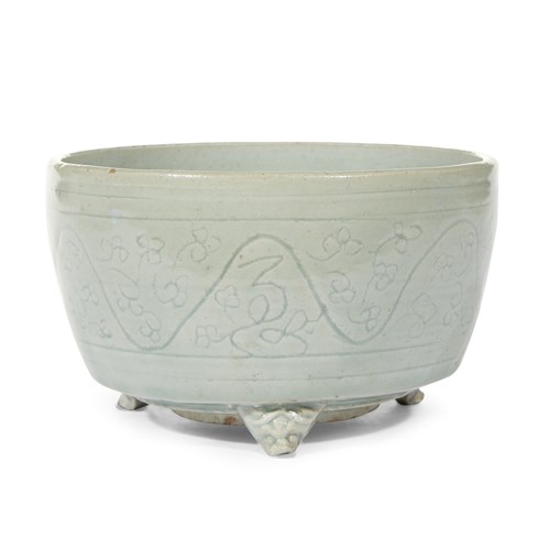 Lot 34 - A Chinese incised Longquan celadon tripod censer
