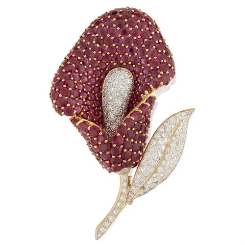 Lot 14 - A ruby and diamond brooch