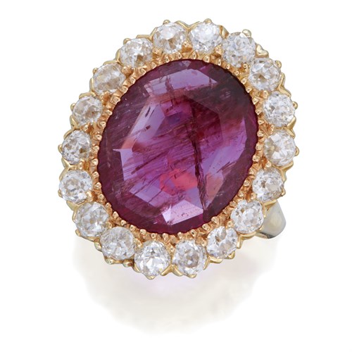 Lot 132 - A ruby and diamond ring