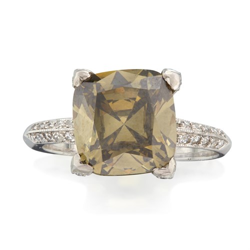 Lot 184 - A fancy dark brown-greenish yellow diamond ring