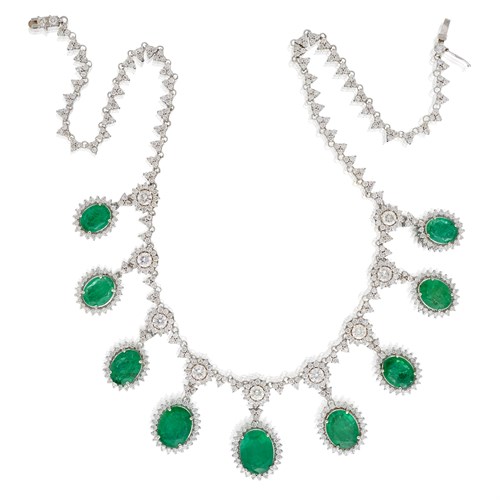 Lot 154 - An emerald, diamond, and eighteen karat white gold necklace