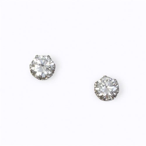 Lot 61 - A pair of diamond earrings