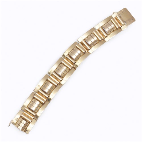 Lot 2 - A Retro eighteen karat gold strap bracelet