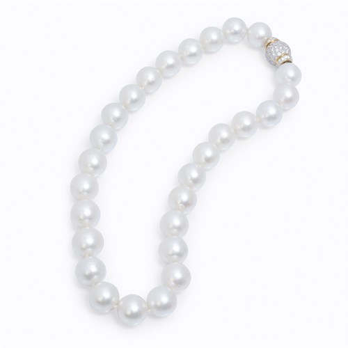 Lot 34 - A South Sea cultured pearl, diamond, and eighteen karat gold necklace
