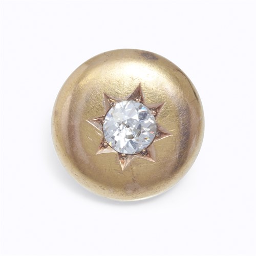 Lot 4 - An antique diamond and fourteen karat gold button