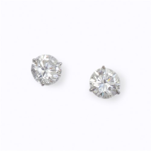Lot 71 - A pair of diamond earrings