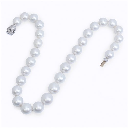 Lot 55 - A South Sea pearl, diamond, and platinum necklace