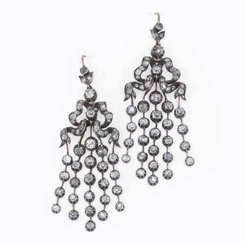 Lot 77 - A pair of antique diamond earpendants