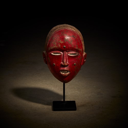 Lot 133 - A Yombe mask