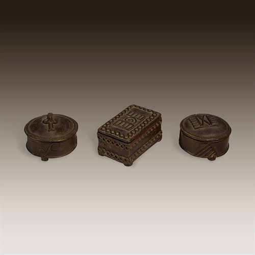 Lot 166 - A collection of Akan gold dust boxes, Kuduo