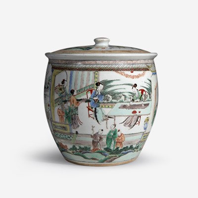 Lot 13 - An unusual large Chinese famille verte-decorated porcelain jar and cover 五彩带盖大罐