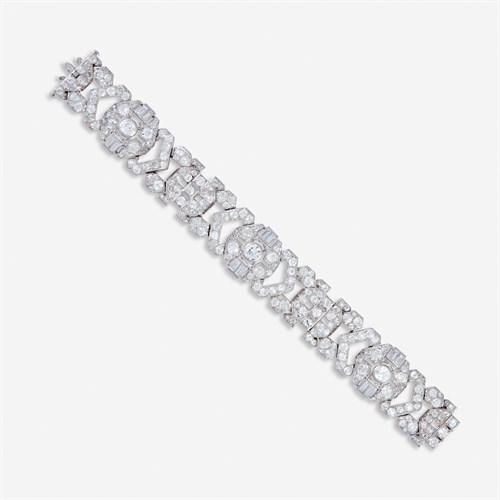 Lot 73 - An Art Deco diamond and platinum bracelet