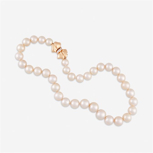 Lot 69 - A South Sea cultured pearl necklace