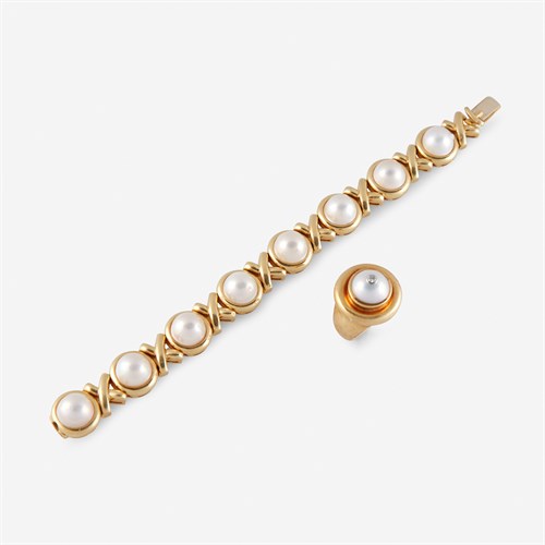 Lot 15 - An eighteen karat gold and mabé pearl bracelet and ring, Tiffany & Co.