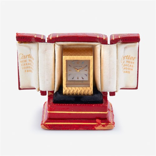 Lot 1 - An eighteen karat gold desk clock, Cartier