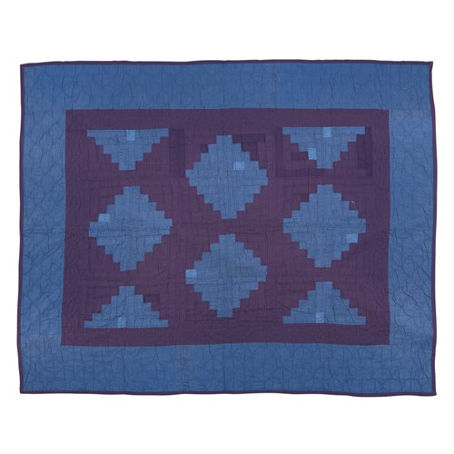 Lot 89 - An Amish "Log Cabin" pattern quilt