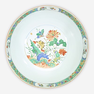 Lot 11 - A Chinese export famille verte-decorated porcelain punch bowl