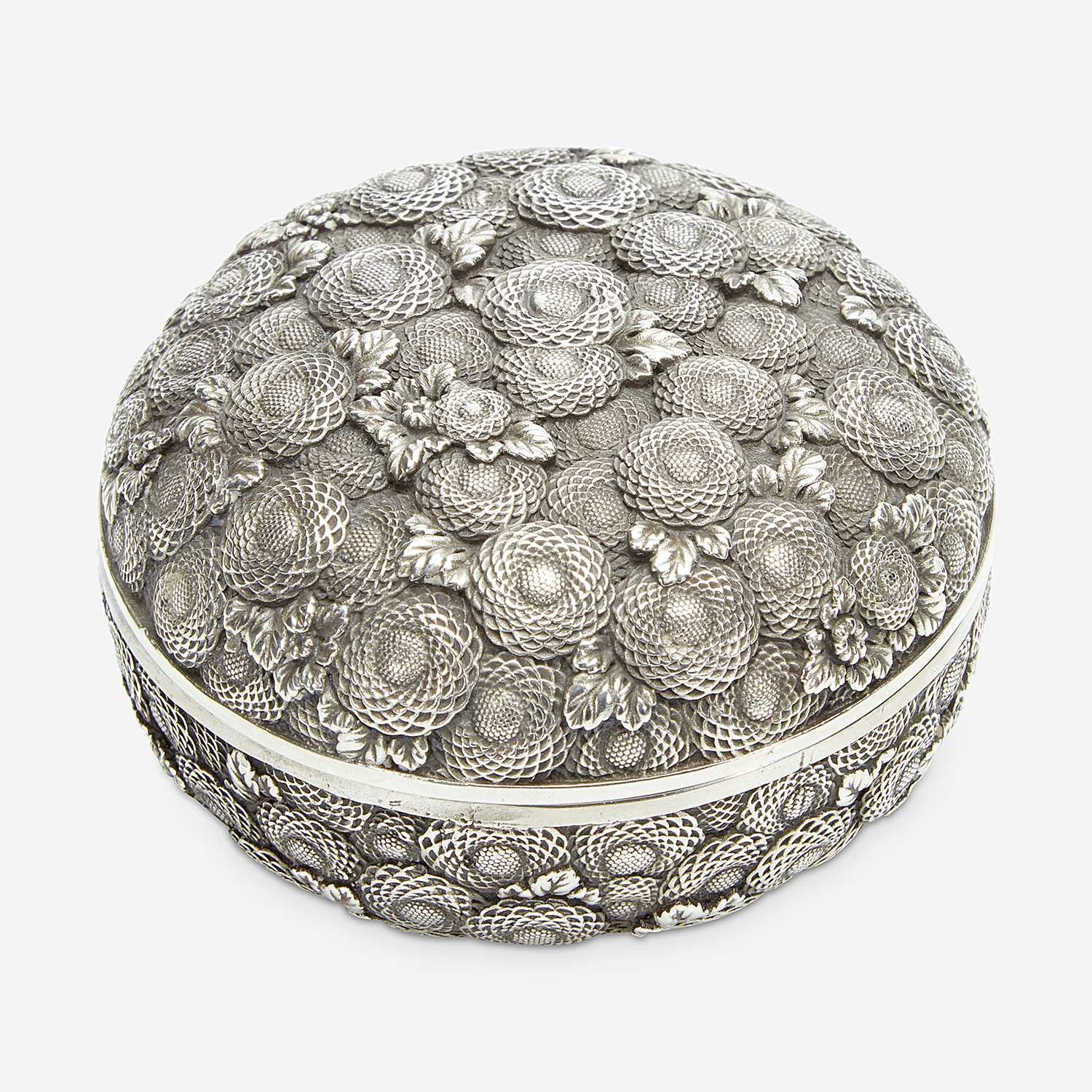 Lot 126 - A finely-executed Japanese silver incense box and cover, Kogo